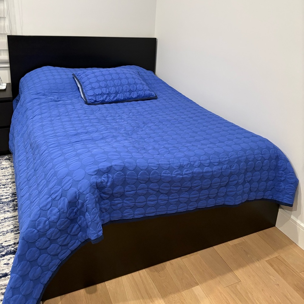 Quilted Coverlet with two shams Full size